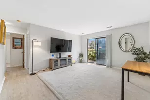 611 W Central Rd, Mount Prospect, IL 60056 - Photo 5