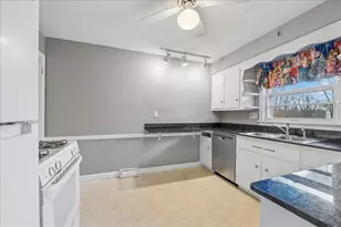 3005 Oak Grove Ln, Rockford, IL 61108 - Photo 11