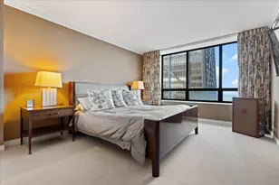 180 E Pearson St, Chicago, IL 60611 - Photo 25