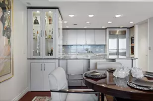 180 E Pearson St, Chicago, IL 60611 - Photo 15