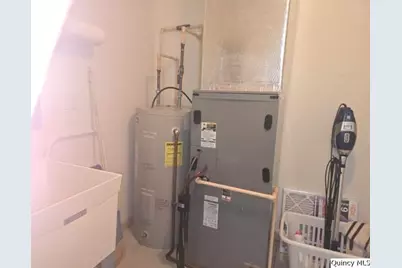 105 S Clermont St, Bowen, IL 62316 - Photo 11