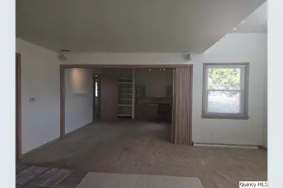 105 S Clermont St, Bowen, IL 62316 - Photo 5