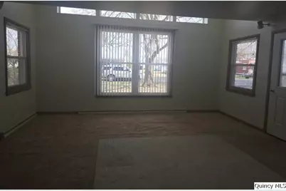 105 S Clermont St, Bowen, IL 62316 - Photo 3