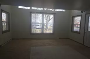 105 S Clermont St, Bowen, IL 62316 - Photo 3