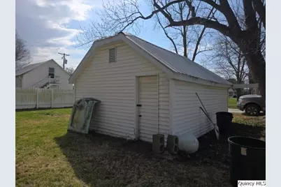 105 S Clermont St, Bowen, IL 62316 - Photo 23