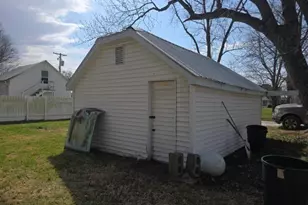 105 S Clermont St, Bowen, IL 62316 - Photo 23