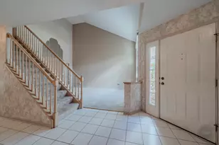 8444 Sandalwood Ct, Darien, IL 60561 - Photo 5