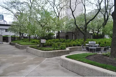 10 E Ontario Street #2702, Chicago, IL 60611 - Photo 19