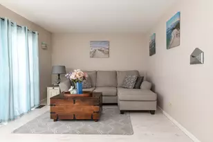 556 Chard Ct, Grayslake, IL 60030 - Photo 3