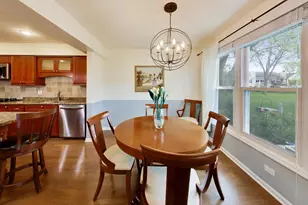 684 Regent Ln, Prospect Heights, IL 60070 - Photo 9