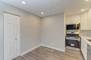 2440 Waterbury Dr, Woodridge, IL 60517 - Photo 7