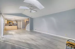 6021 Golfview Dr, Gurnee, IL 60031 - Photo 17