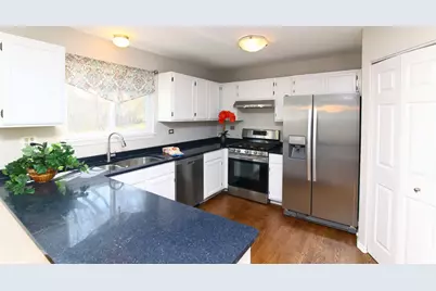 1833 Barnhill Drive, Mundelein, IL 60060 - Photo 5