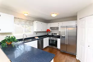 1833 Barnhill Dr, Mundelein, IL 60060 - Photo 5