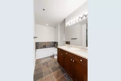 200 W Grand Avenue #2103, Chicago, IL 60654 - Photo 13