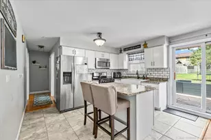 8836 W 93rd Pl, Hickory Hills, IL 60457 - Photo 7