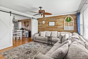 8836 W 93rd Pl, Hickory Hills, IL 60457 - Photo 3