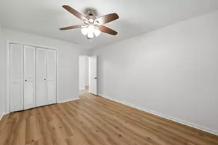 850 E Old Willow Rd, Prospect Heights, IL 60070 - Photo 7