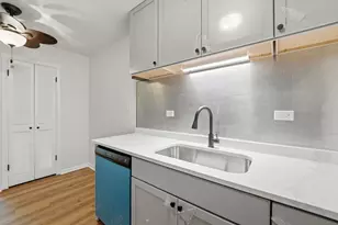 850 E Old Willow Rd, Prospect Heights, IL 60070 - Photo 11