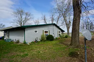 503 S 6th St, Earlville, IL 62932 - Photo 23
