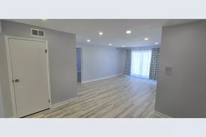 9405 Bay Colony Drive #3W, Des Plaines, IL 60016 - Photo 3