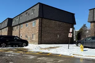 9405 Bay Colony Dr, Des Plaines, IL 60016 - Photo 1