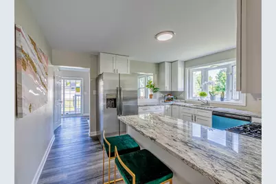 [Address not provided], Brookfield, IL 60513 - Photo 9