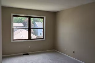 904 Britta Ln, Geneva, IL 60134 - Photo 5