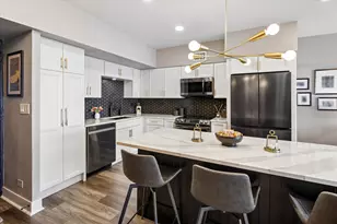 175 E Delaware Pl, Chicago, IL 60611 - Photo 11