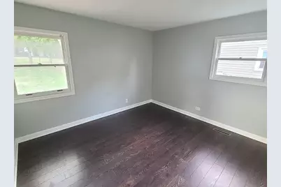 202 E Streamwood Boulevard, Streamwood, IL 60107 - Photo 5