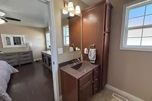 911 E Stotlar St, Herrin, IL 62848 - Photo 11