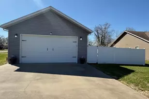 911 E Stotlar St, Herrin, IL 62848 - Photo 23