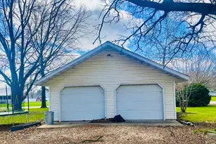 411 E Hamilton St, Odell, IL 60460 - Photo 3