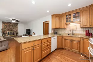 10128 Mansfield Ave, Oak Lawn, IL 60453 - Photo 11