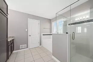 8724 Coventry Dr, Woodridge, IL 60517 - Photo 23