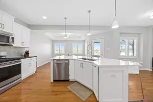 8724 Coventry Dr, Woodridge, IL 60517 - Photo 9