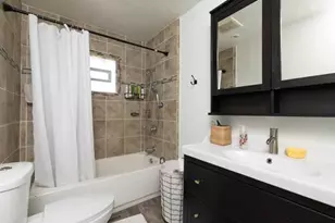 1516 Sunset Dr, Schaumburg, IL 60193 - Photo 9