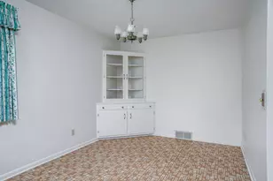 2421 4th St, Moline, IL 61265 - Photo 7