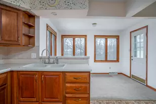 2421 4th St, Moline, IL 61265 - Photo 5