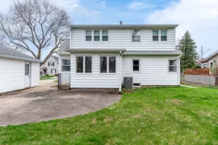 2421 4th St, Moline, IL 61265 - Photo 27
