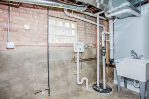 9015 S Carpenter St, Chicago, IL 60620 - Photo 19