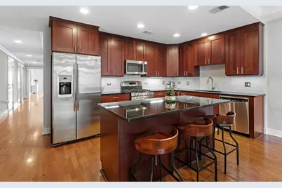 1915 W Diversey Parkway #302, Chicago, IL 60614 - Photo 9