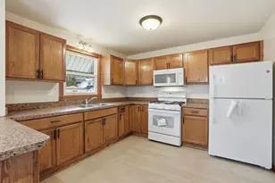 17 Seeser St, Joliet, IL 60436 - Photo 9