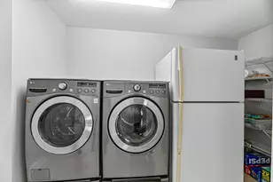 8300 Callie Ave, Morton Grove, IL 60053 - Photo 19