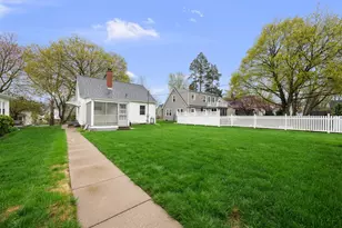 925 24th St, Moline, IL 61265 - Photo 35