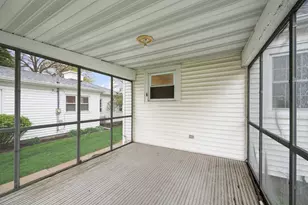 925 24th St, Moline, IL 61265 - Photo 33