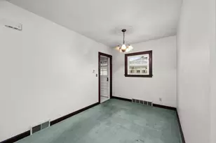 925 24th St, Moline, IL 61265 - Photo 9