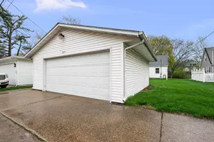 925 24th St, Moline, IL 61265 - Photo 37