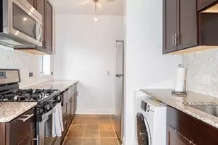 536 1/2 W Cornelia Ave, Chicago, IL 60657 - Photo 9