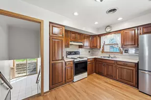 30W445 Arbor Ln, West Chicago, IL 60185 - Photo 9